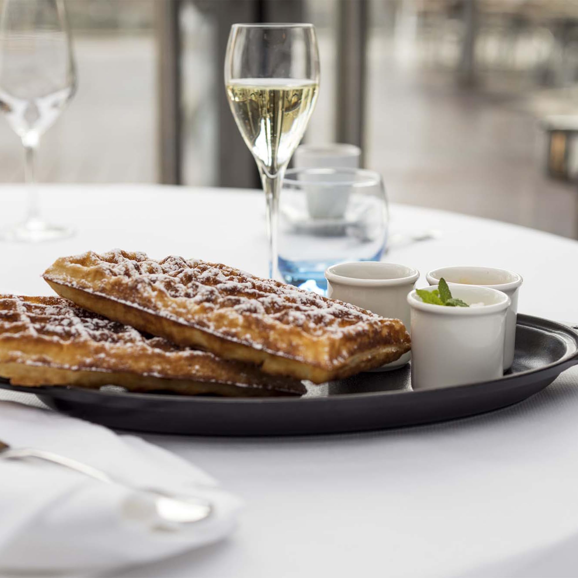 Amazon.co.jp : staub ストウブ 「 シャローオーバルホットプレート