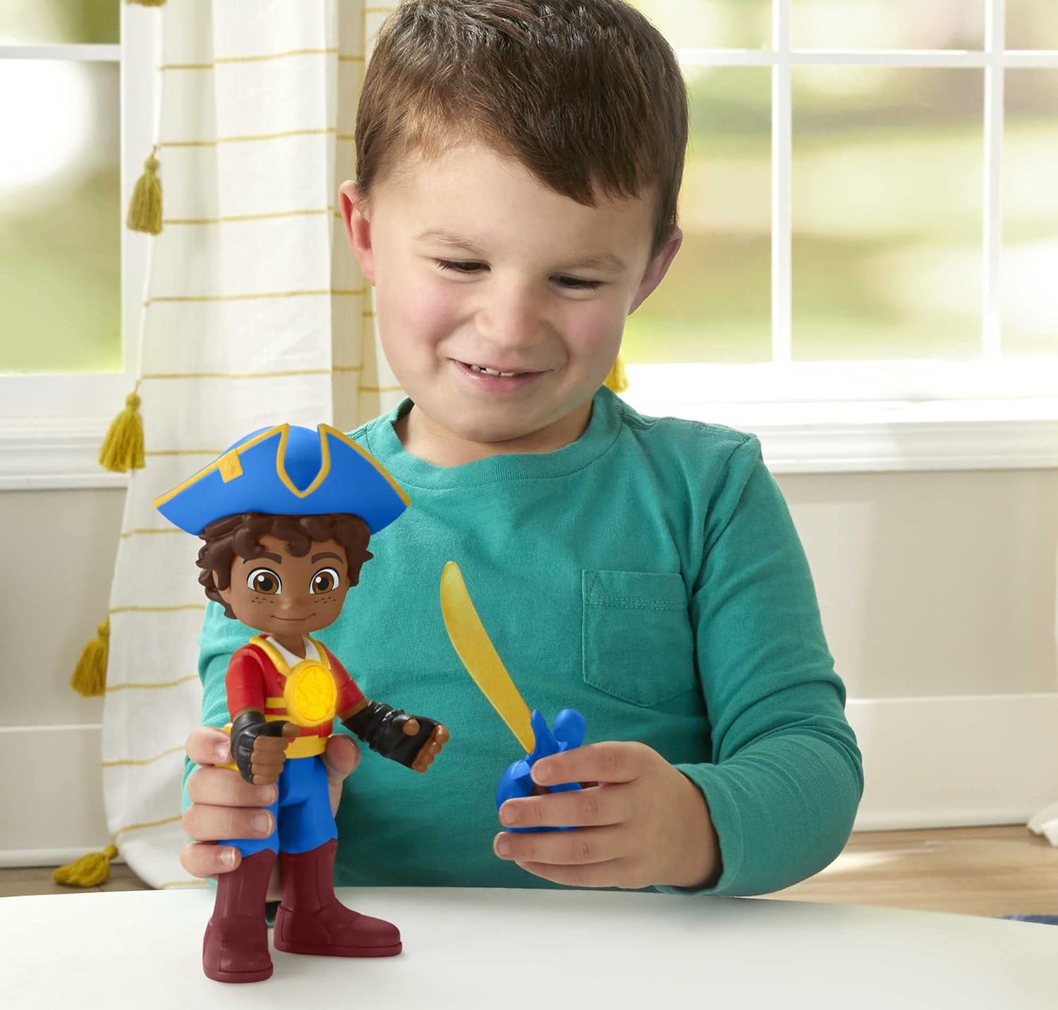 Fisher-Price Preschool Toy Santiago of The Seas Light-Up Talking Santiago, 9-Inch Poseable Pirate Figure for Pretend Play Kids Ages 3+ Years
