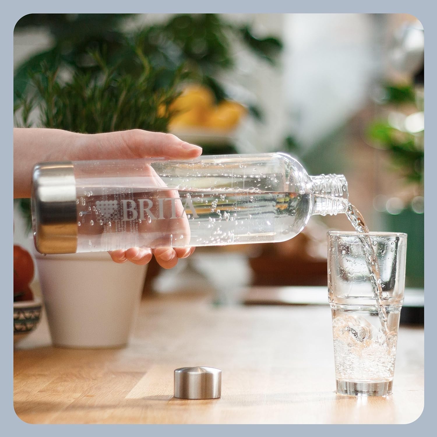 BRITA Wassersprudler sodaONE (schwarz) inkl. CO₂-Zylinder und BPA-freier PET-Flasche | Macht aus Trinkwasser spritziges Sprudelwasser (bis zu 60l pro Zylinder) – Trinkwassersprudler für zuhause