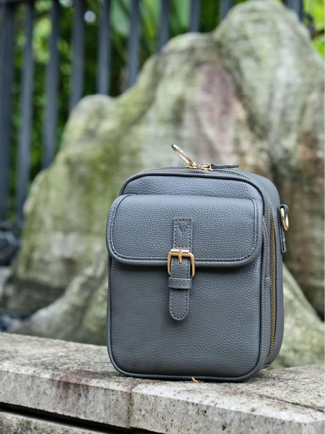 Leather Crossbody Bag for Women,Anti-Theft Messenger Bag with Large Capacity,Built-in Purse Card Slots Shoulder Sling Bag
