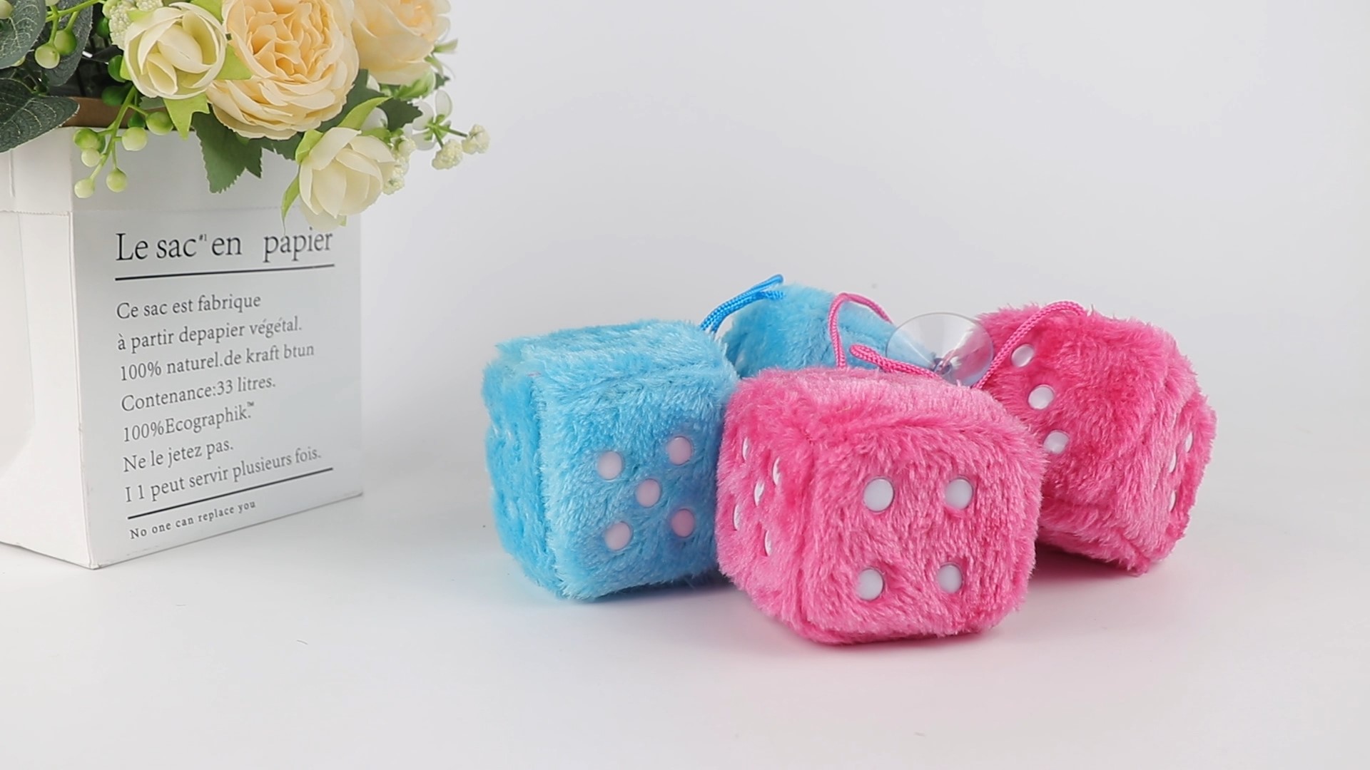 2 PCS Dés Rétro En Peluche 3,9 Pouces Avec Points – Miroir Carré Fuzzy Dice Pour Décoration Intérieur Voiture – Rose – Cadeau Auto