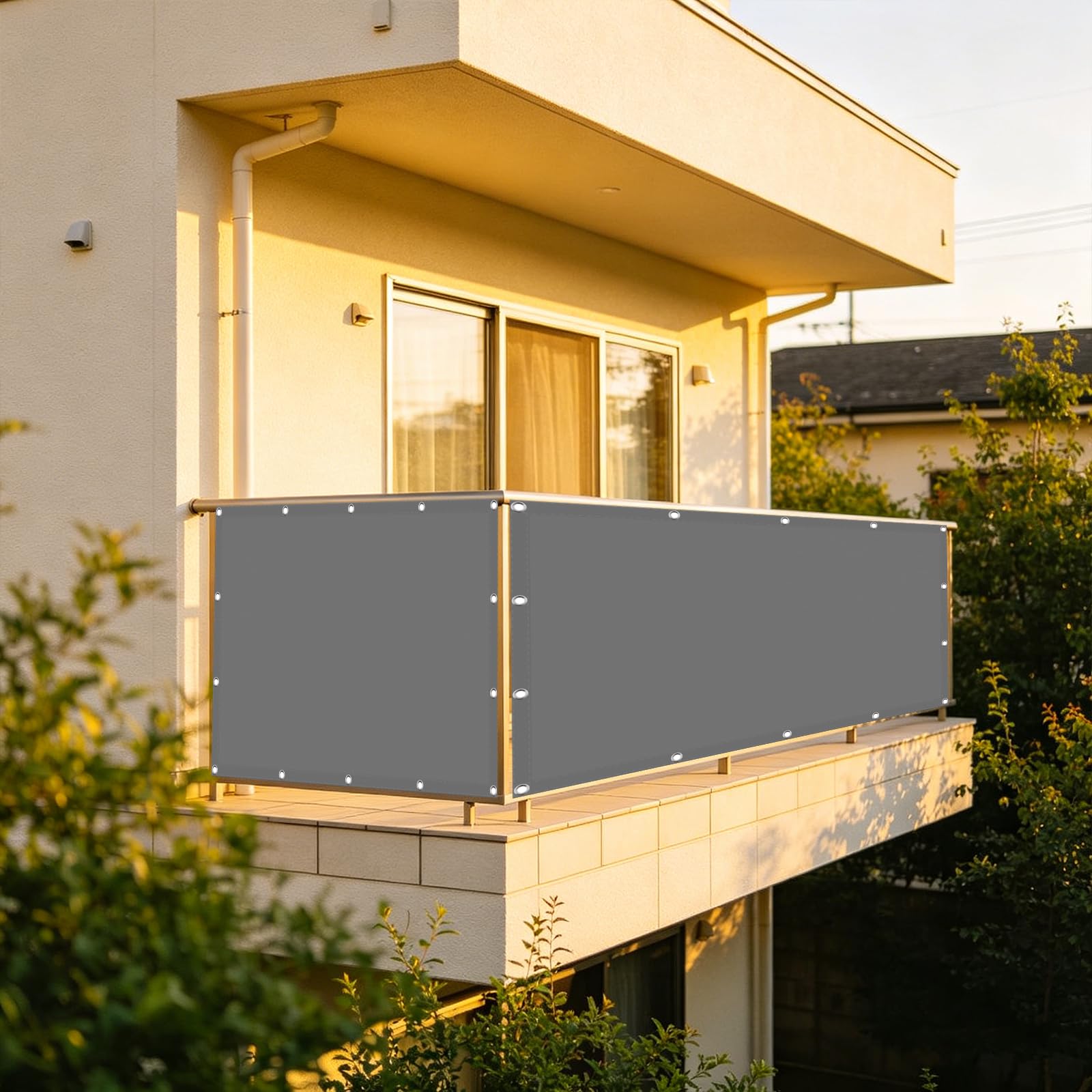 Imperméable cache vue balcon gris pour stopper le vent et le vis-à-vis