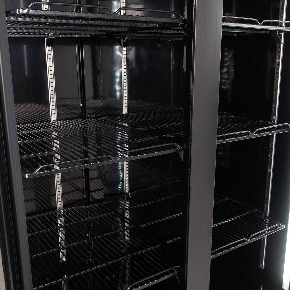 GastroHero Getränkekühlschrank Eco 630 630L Glastür Innenbeleuchtung schwarz Gastronomiebedarf