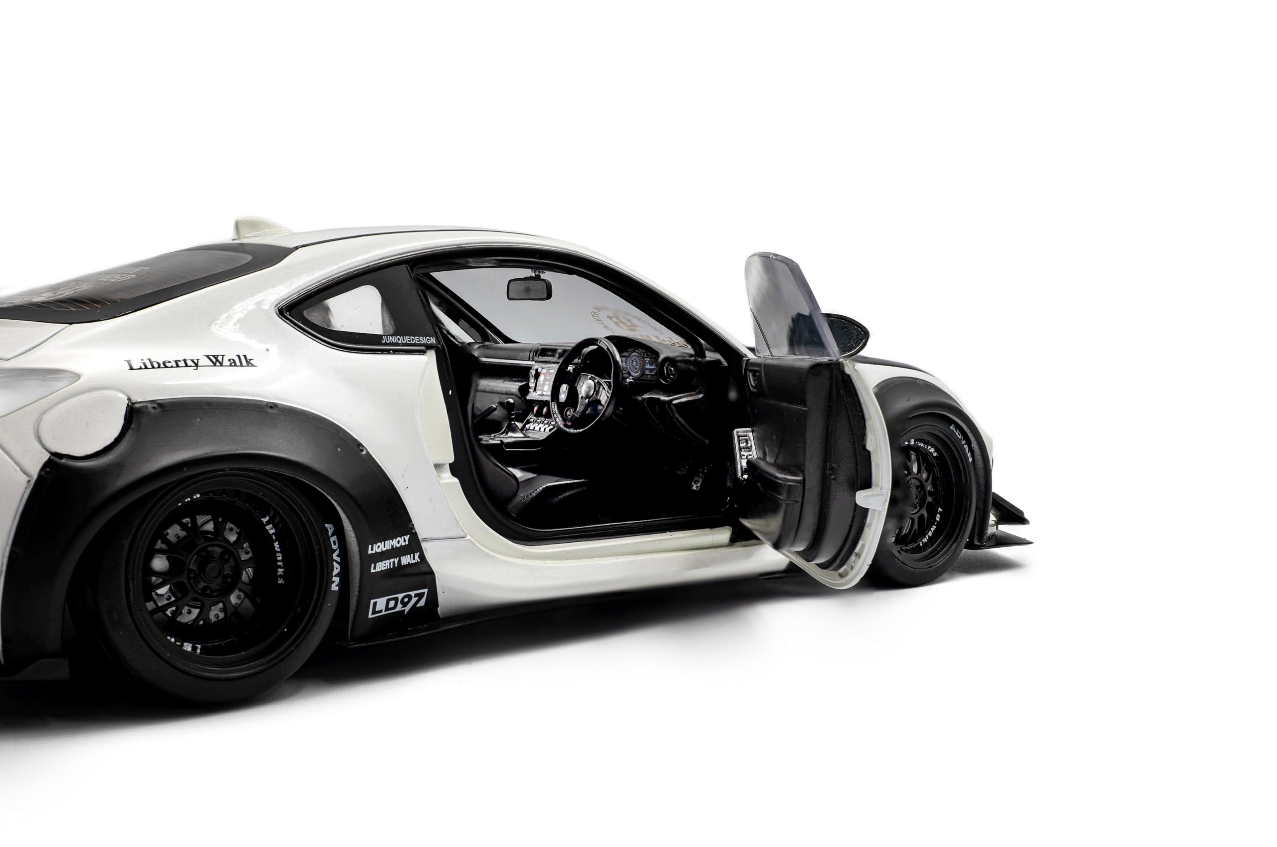 Solido 1:18 Toyota GR86 LBWK Body Kit Bianco