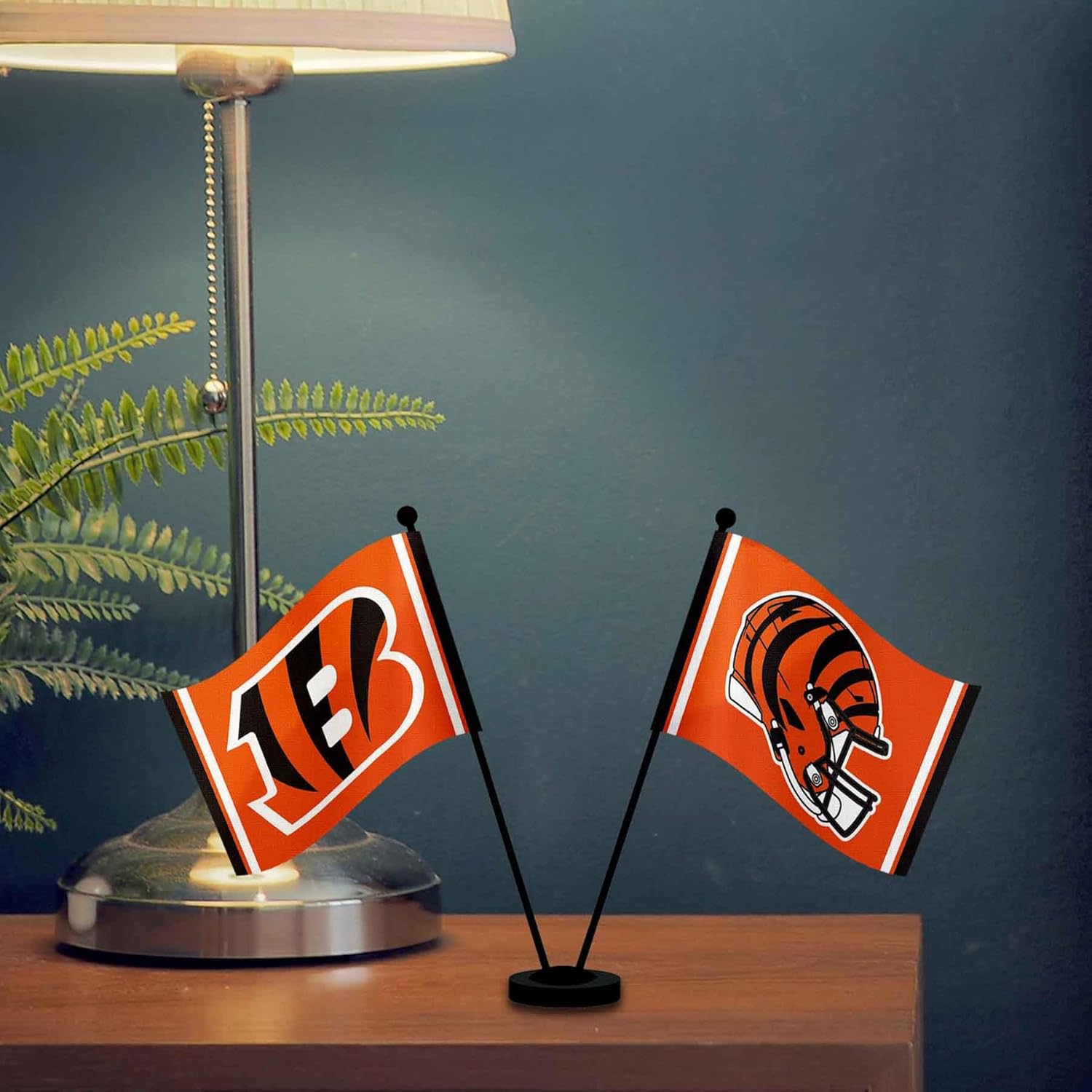 WinCraft Cincinnati Bengals Desk and Table Top Flags - Image 4