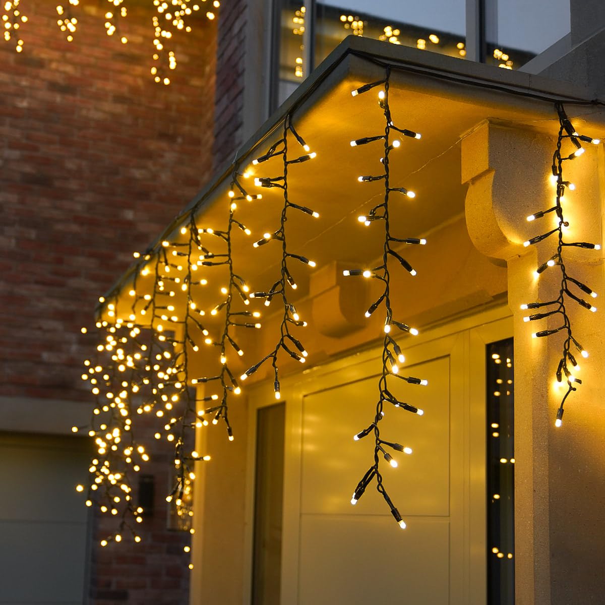 Festive Lights Black - Connectpro® 5M Connectable Christmas Cluster Icicle Lights - 375 Warm White Leds - Mains Operated Ip65 Outdoor/Indoor Decoration - Heavy Duty Rubber Cable (With Plug)