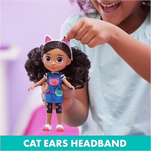 Miniatura 5 de Gabby's Dollhouse - Muñeca de Gabby (edición de viaje) de La casa de muñecas de Gabby con accesorios, 8 pulgadas, juguetes para niños a partir de 3