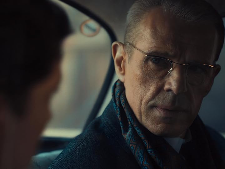 Totems, Season 1 Niels Schneider, Vera Kolesnikova, José