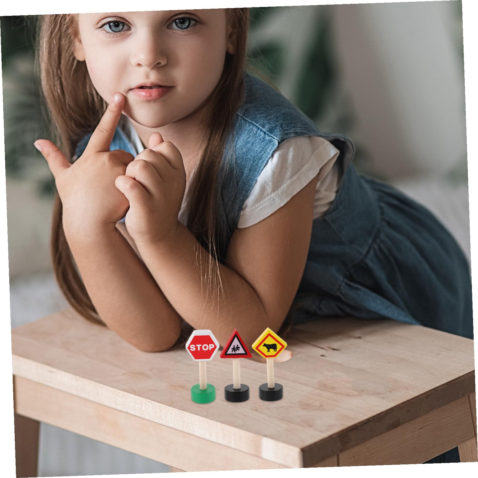 Ensemble De 16 Panneaux De Signalisation en Bois Jouet De Signalisation Routière pour Enfants Mini Panneaux De Rue Apprentissage Préscolaire Sensibilisation À La Sécurité Jeu Interactif