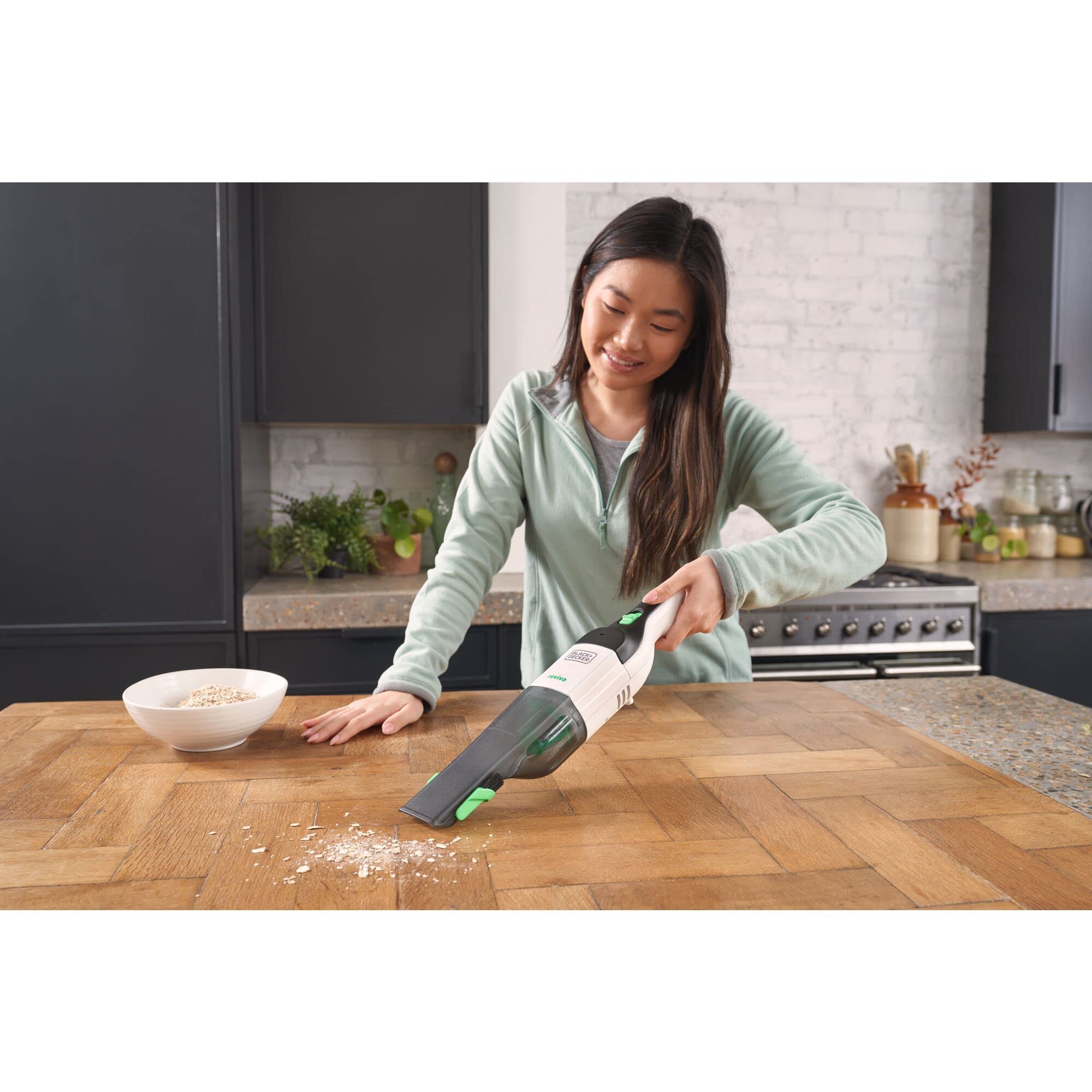 Black+Decker REVHV8CA-QW Aspirabriciole Manuale REVIVA 7.2 V, Bianco e Verde