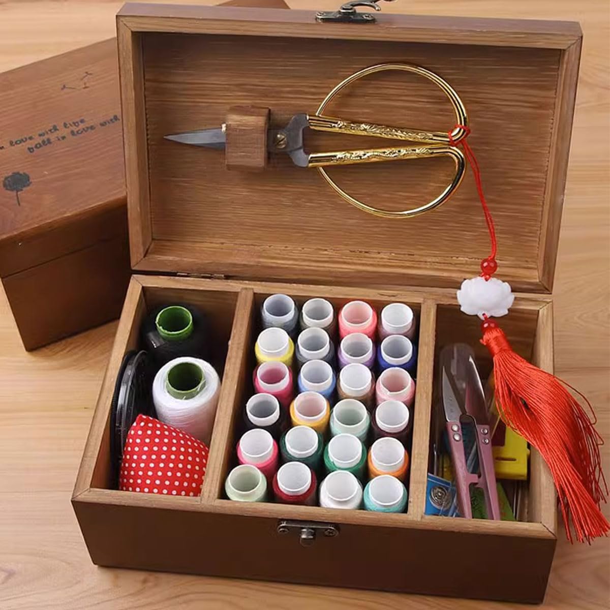お針箱（裁縫道具入り）棚 Amazon.co.jp: ホームDIY 裁縫セット 裁縫箱 ソーイングボックス 針糸