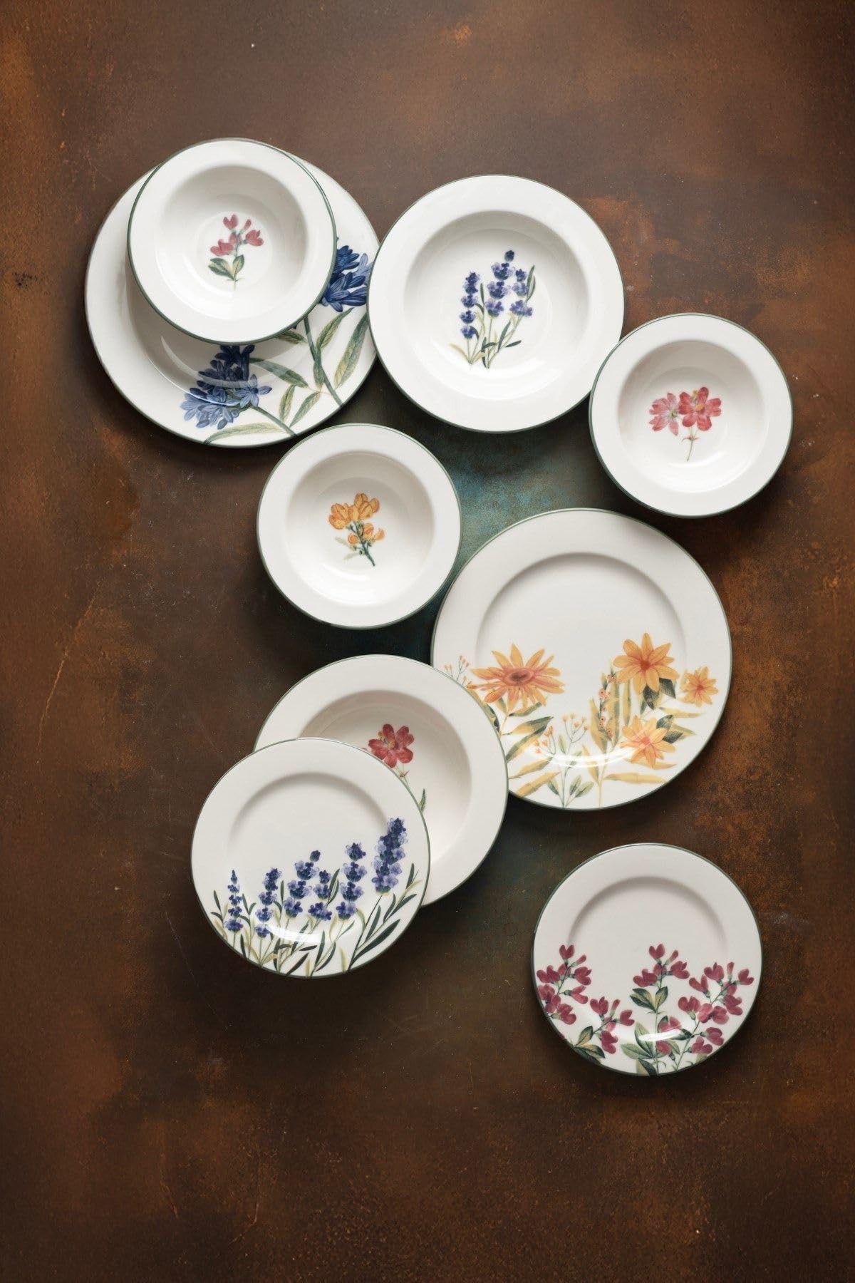 Elegancki 24-częściowy serwis obiadowy, 100% porcelana, w zestawie talerze do serwowania, miski i talerze deserowe, można myć w zmywarce i używać w kuchence mikrofalowej