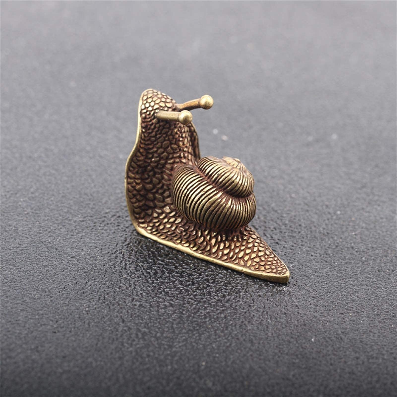 Statue di animali in oro antico Ornamenti in rame retrò Bonsai Micro paesaggio Decorazioni da tavolo per la casa Figurine Statua in miniatura in ottone per animali da tè