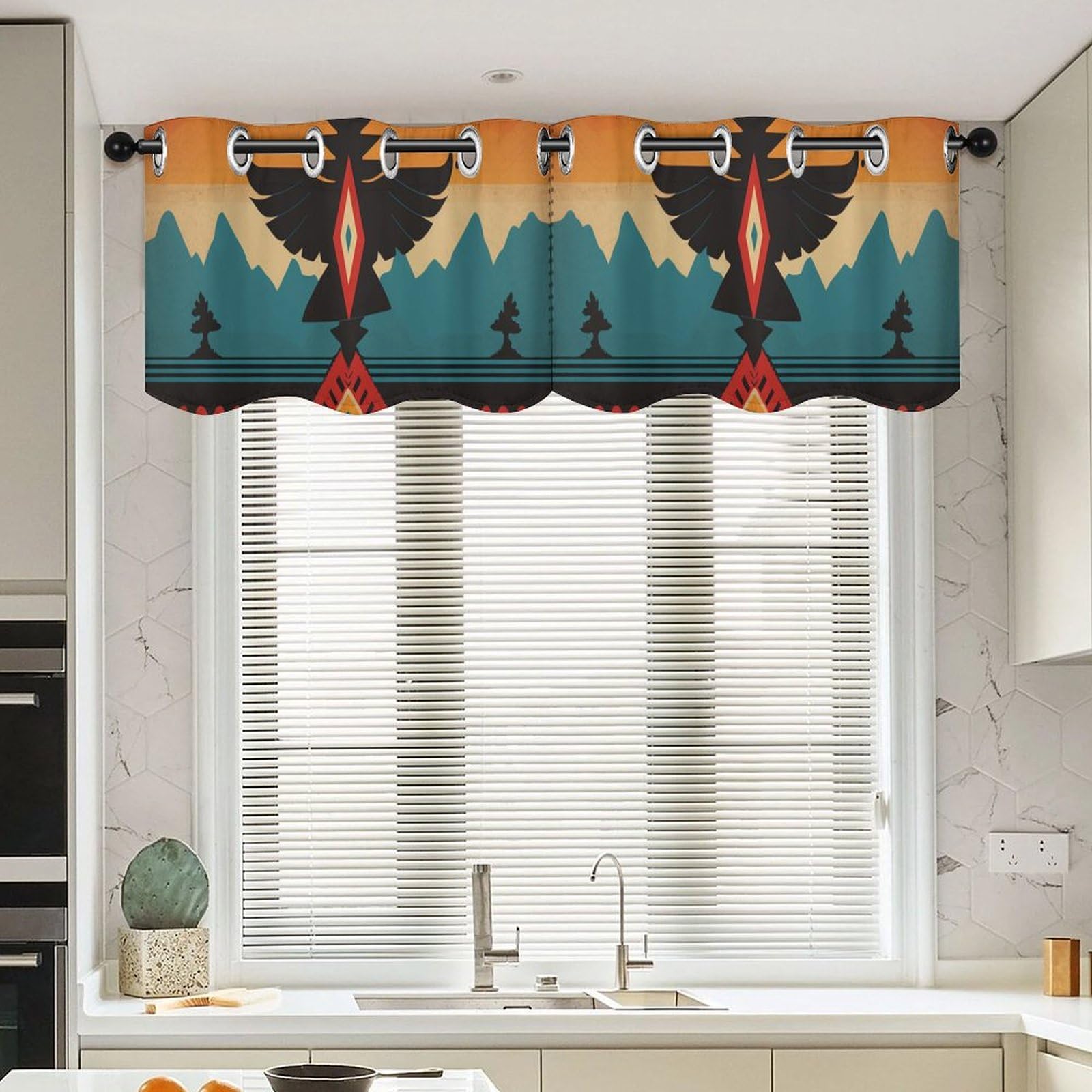 Cantonnières géométriques ethniques pour illuminer votre cuisine et salon