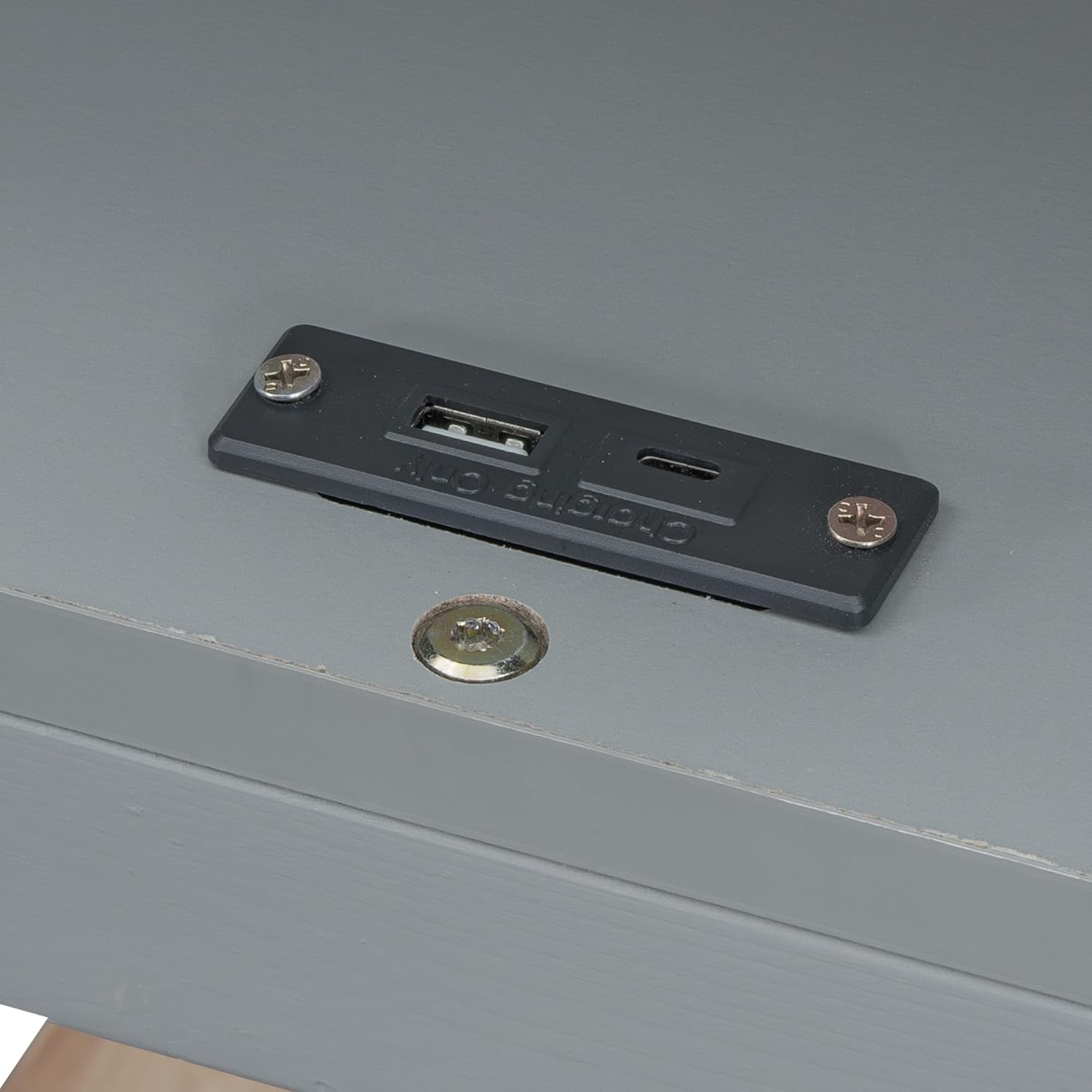 विस्तृत view of the USB charging station integrated into the headboard of the Brabrety Twin Daybed.