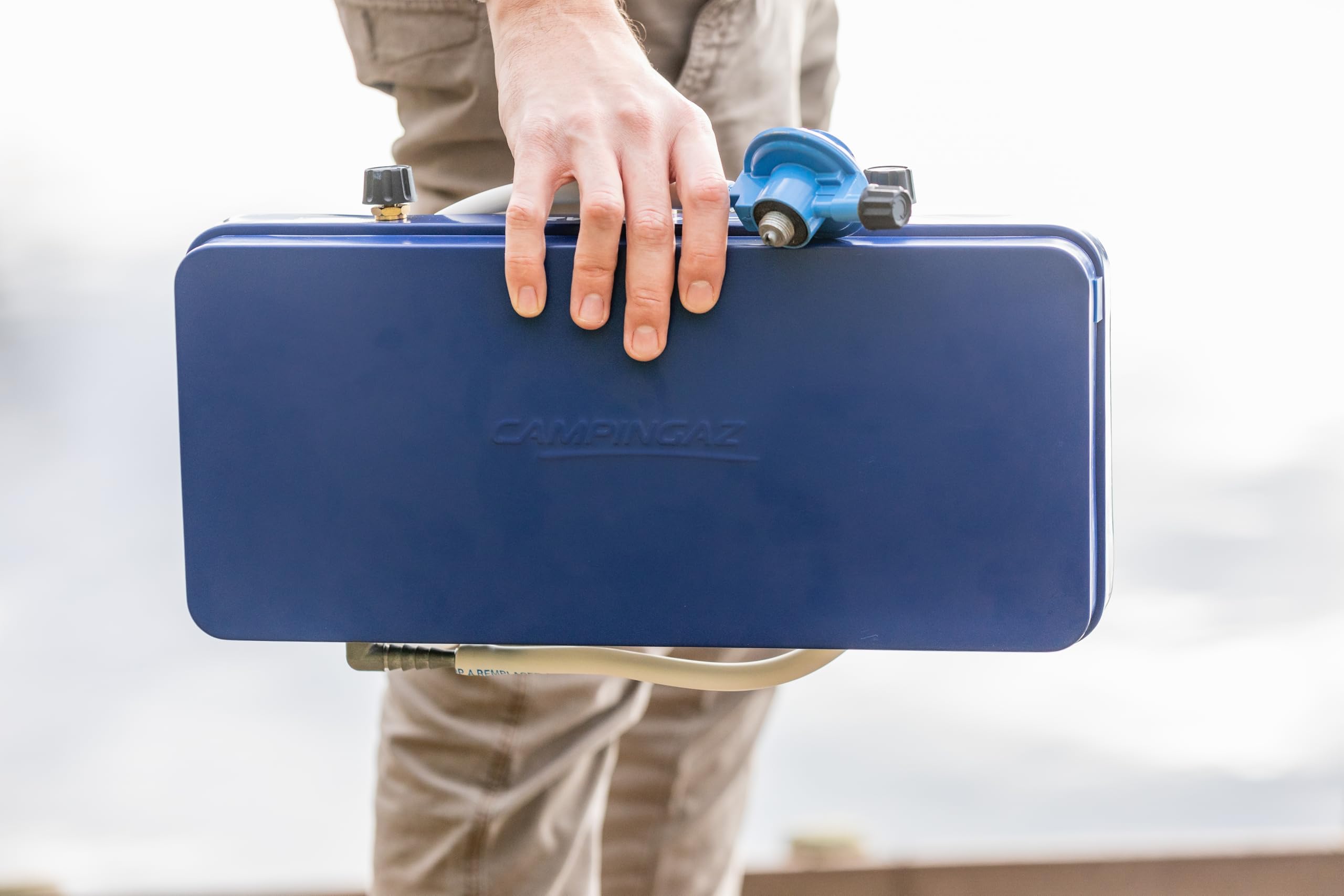 Campingaz Base Camp, Réchaud de Camping compact à Couvercle, Possibilités de Cuisson variées avec 2 Plaques, Réchaud à Gaz à 2 Flammes à Puissance 2 x 1 600 W, Réchaud à Gaz pour le Camping