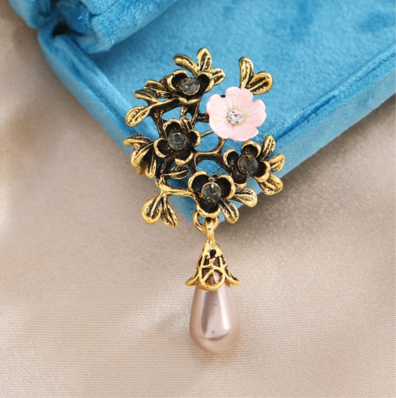KYUSAR Brosche Broschen Muschel Blume Brosche Damen Zubehör Simulation Perle Tropfen Brosche Bankett Exquisit Broschen FüR Kleidung