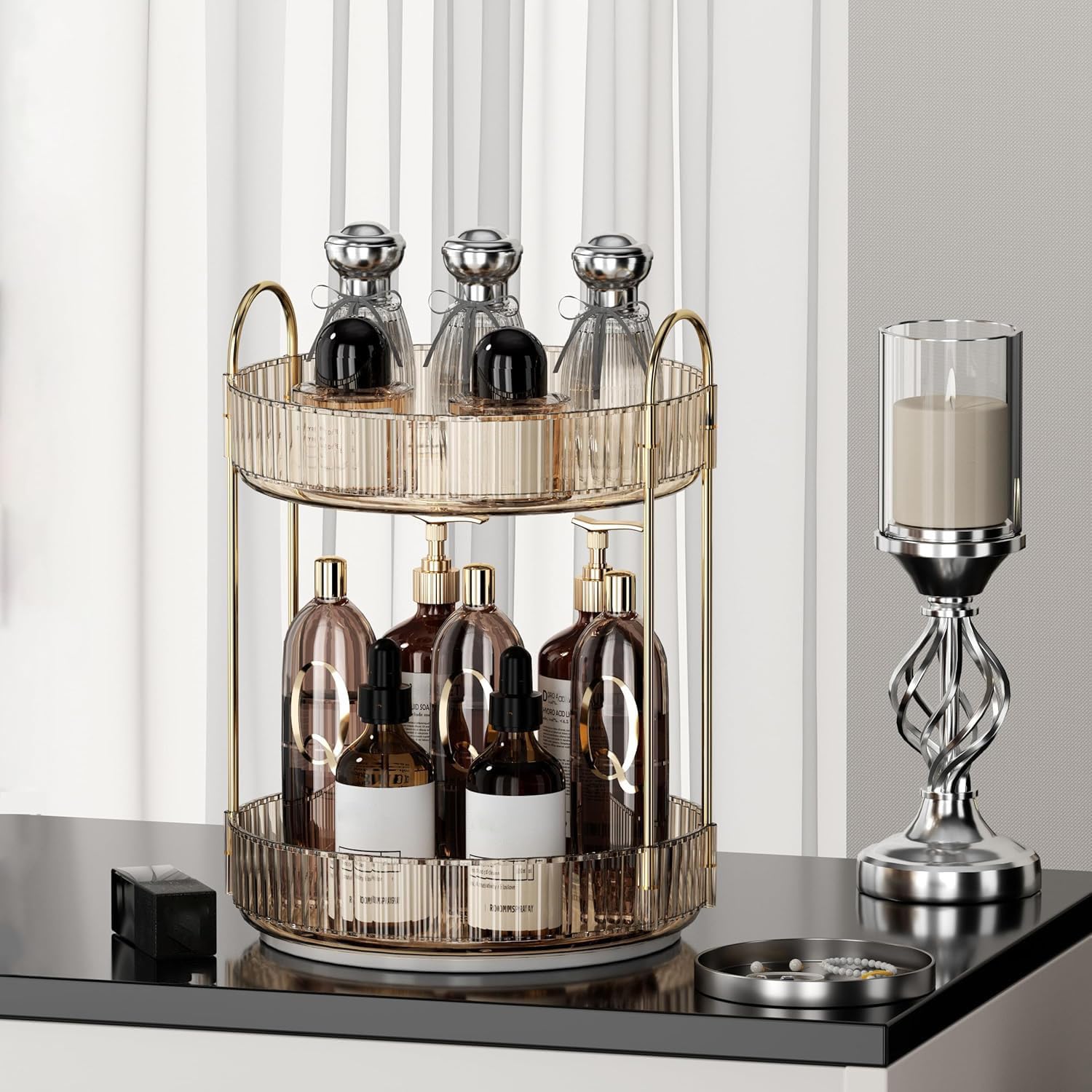 Rangement maquillage rotatif ambre pour une salle de bain ordonnée et moderne