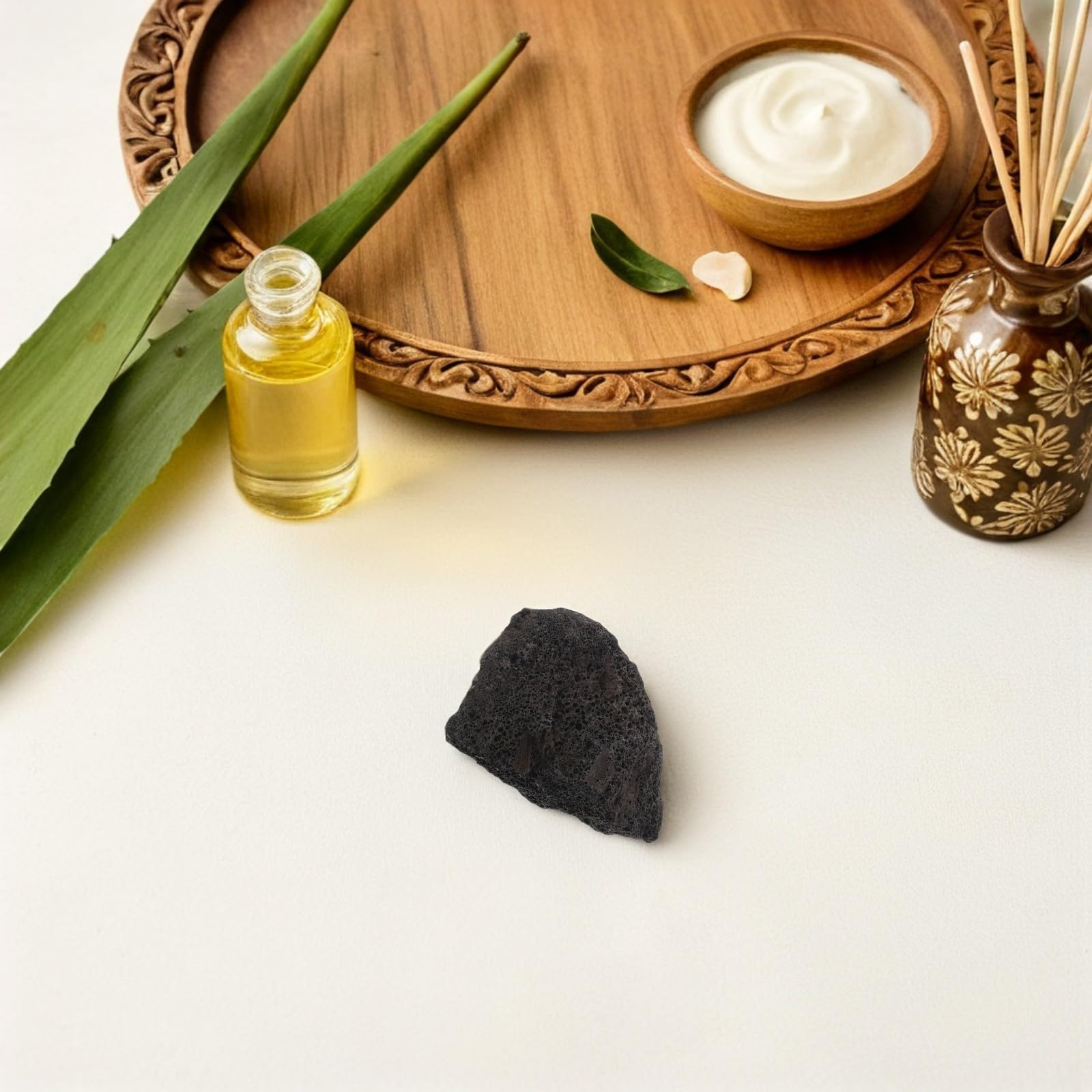 FOMIYES Pietre Diffusore di Aromi 4 Pezzi in Pietra Vulcanica Nera | Aromaterapia Passiva Non Elettrica, Rilascio Continuo, per Workspace e Living Room
