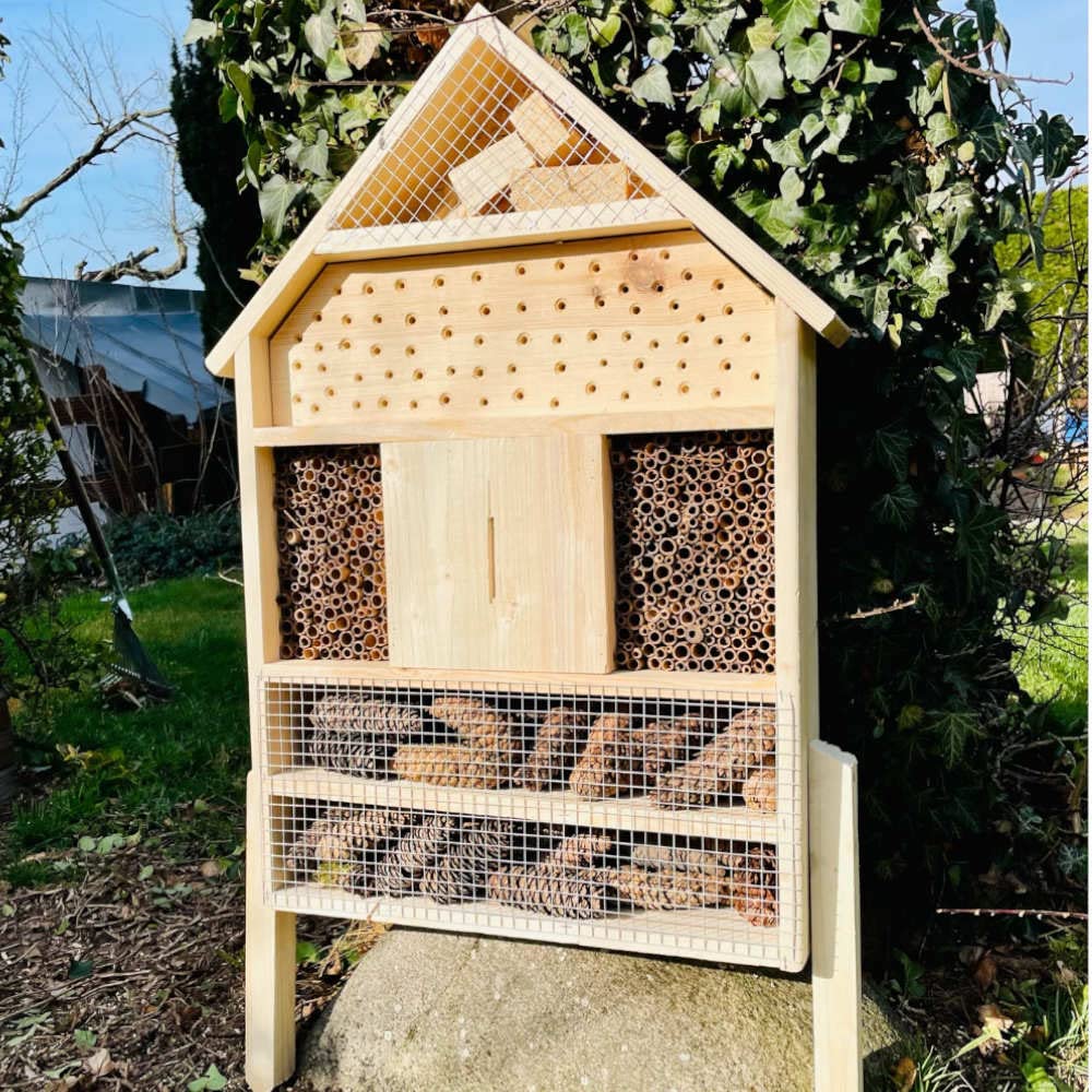 Casetta per insetti in legno, misura XL, con supporto, 97 cm, per la nidificazione delle api selvatiche