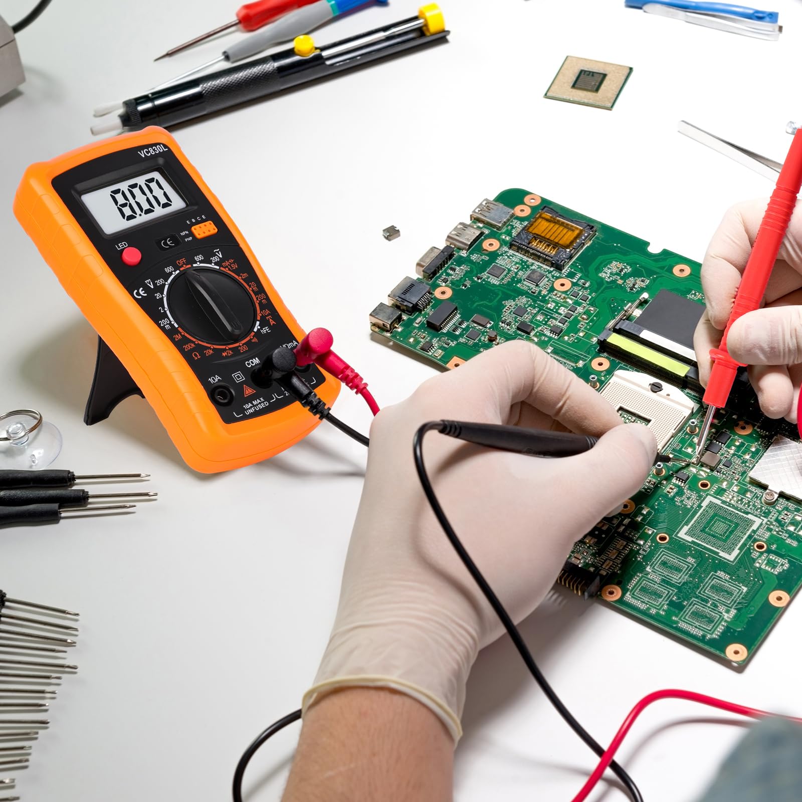 Kit de fer à souder avec multimètre numérique LCD, fer à souder 60 W avec 5 pointes de rechange, support, pompe à dessouder, étain, pince à dénuder, pincette, ruban adhésif, sac à outils