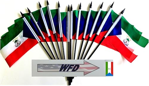 Miniatura 195 de Banderas de escritorio de Nicaragua, paquete de 12 banderas pequeñas de poliéster de 4 x 6 pulgadas en miniatura para mesa de oficina, pequeñas