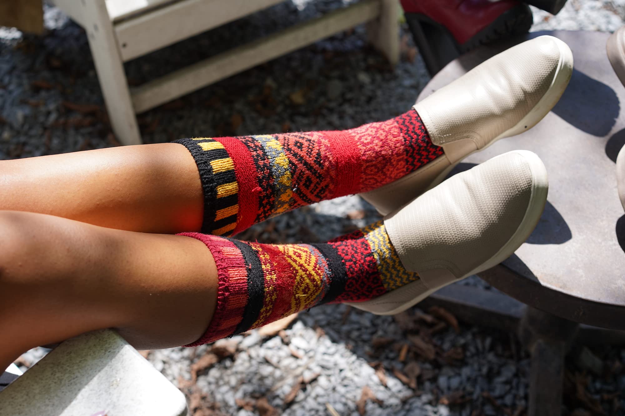 Solmate Socks Calcetines no Coincidentes para Hombres o Mujeres Hechos con Hilos de Algodon Reciclados en los Estados Unidos