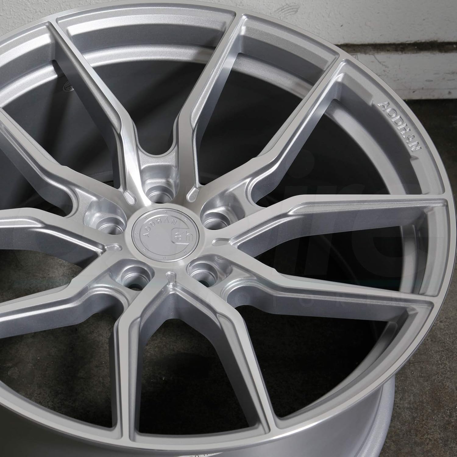 AodHan AFF1 Wheel - Gloss Silver Machined Face: 20x10.5 Wheel Size; 5x114.3 Lug Pattern; 73.1mm Hug Bore; 45mm Off Set.