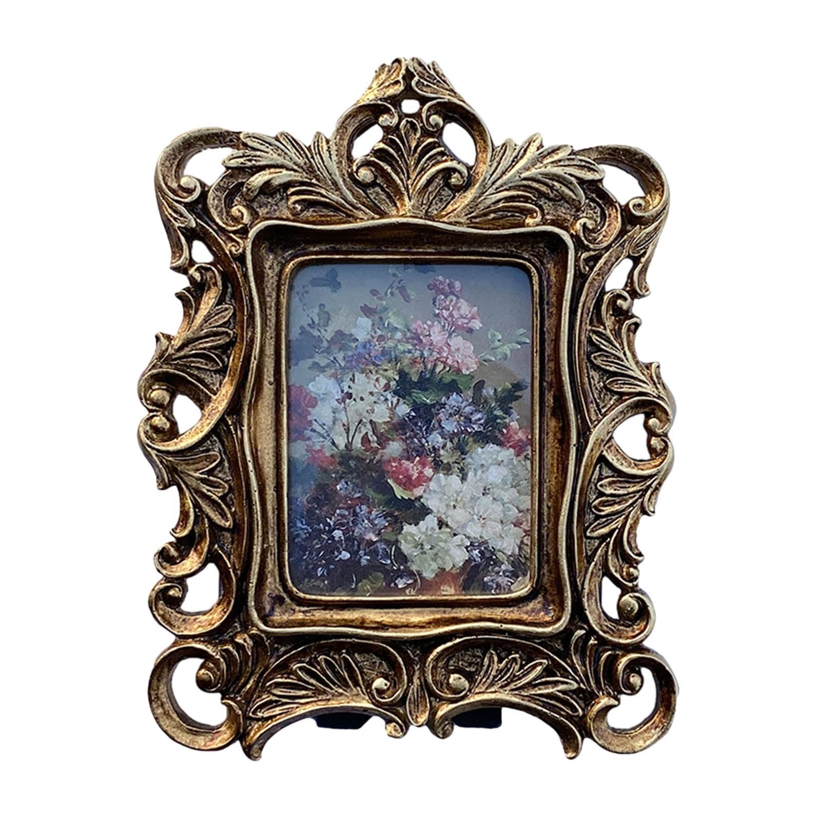 Présentoir à photos vintage pour corriger une décoration murale fade et sans relief