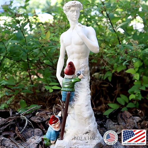 Miniatura 3 de Historia del arte por gnomos  Michelangelo crea la estatua de David Garden Estatua  Poliresina 10.5 pulgadas de alto x 4 pulgadas de ancho x 4.5
