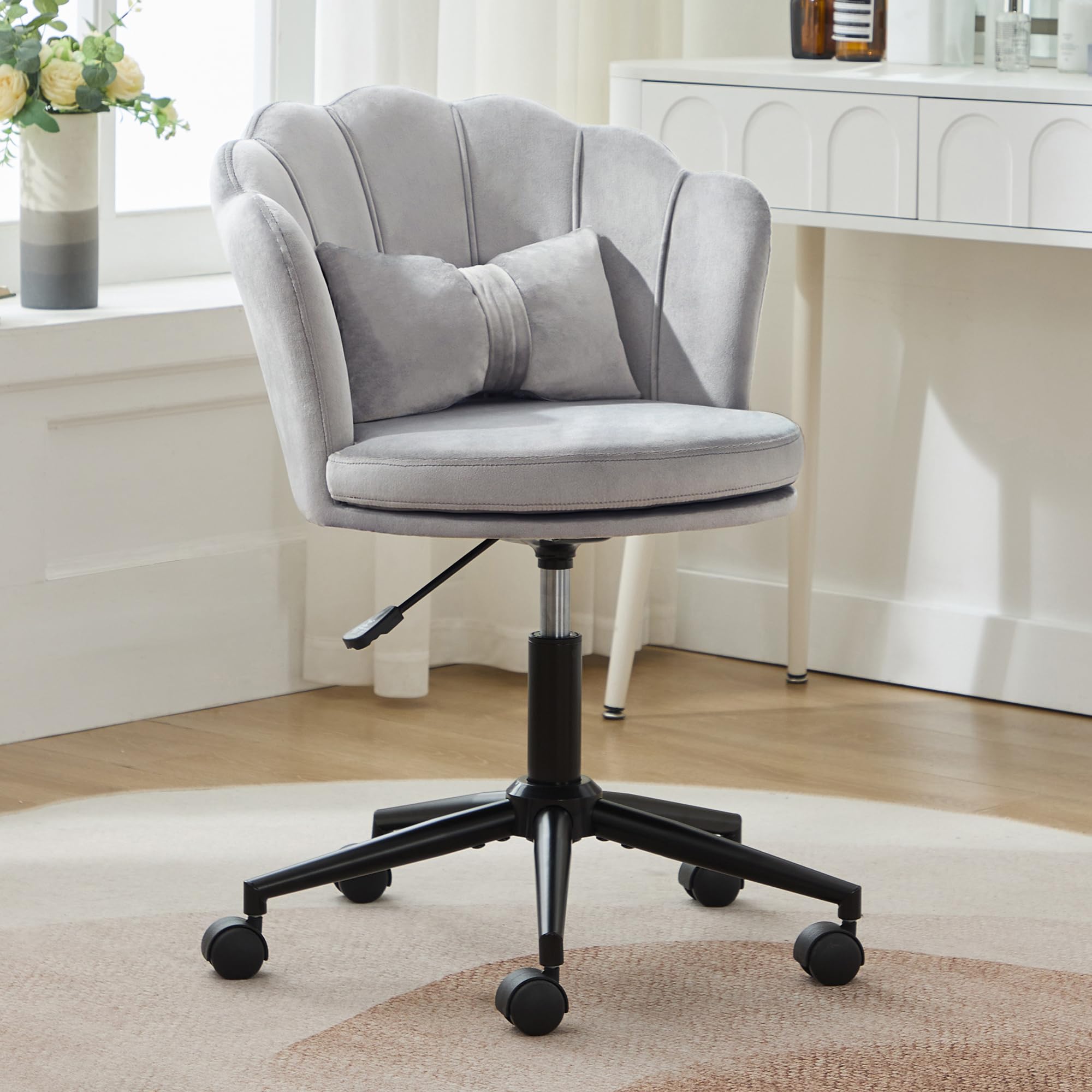 Chaise de coiffeuse pétale gris pour sublimer votre coin maquillage moderne