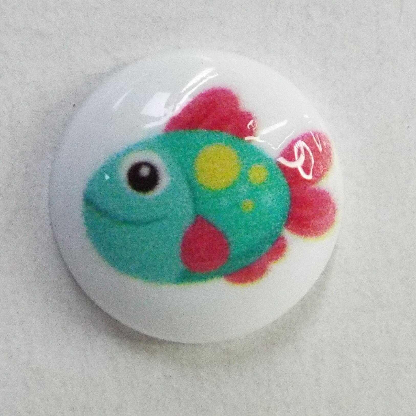 15mm Printed Button Childrens Vehicle Animal 029D, 7177 Green Pink Fish, 4 — image 1
