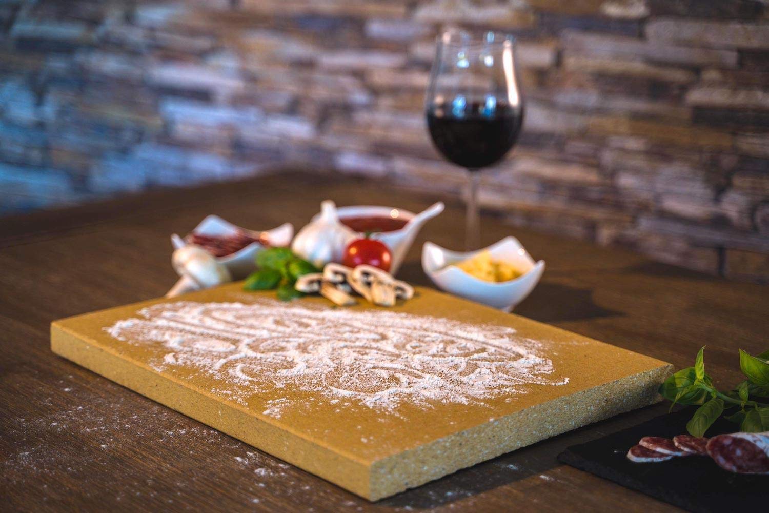 Pietra refrattaria per pizza con manico in legno