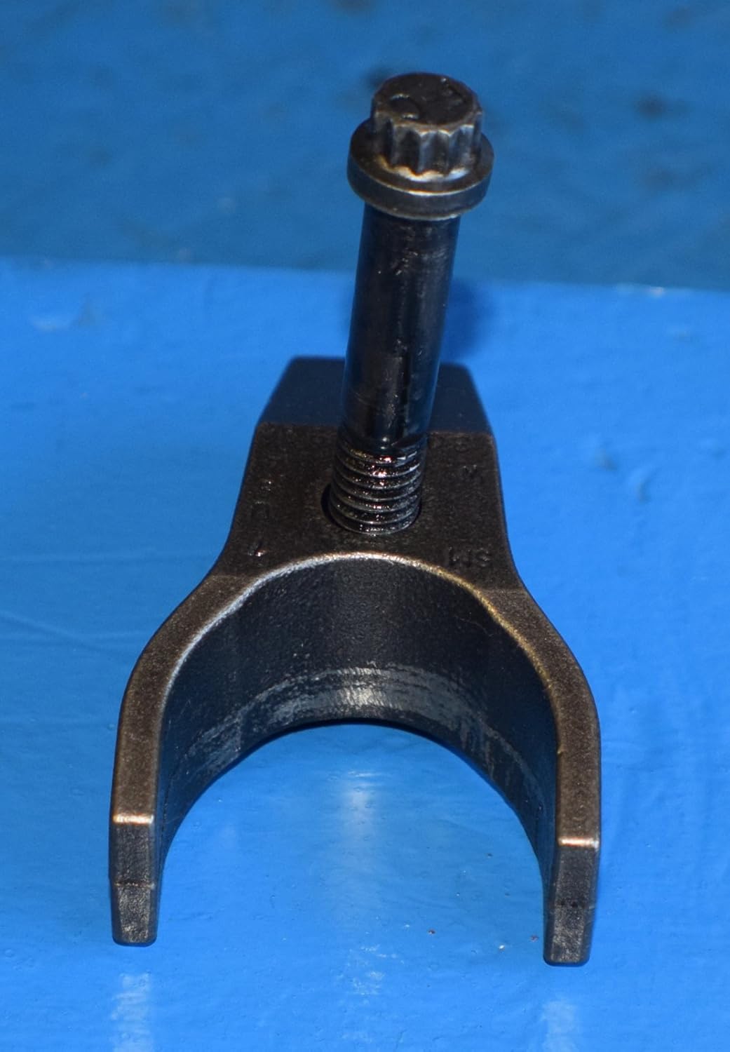 1 x CUMMINS N14 CELECT FUEL INJECTOR HOLD DOWN CLAMP & BOLT