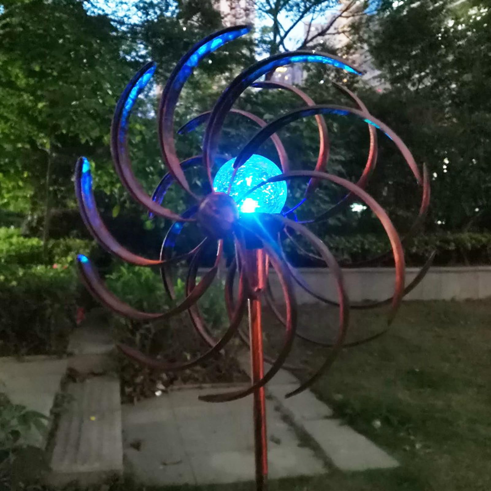 Solaire Moulin À Vent Metal,Éolienne À Vent de Jardin avec Boule de Verre à énergie Solaire à éclairage LED,éolienne Métallique Cinétique,Ornement décoratif de pelouse Moulin à Vent