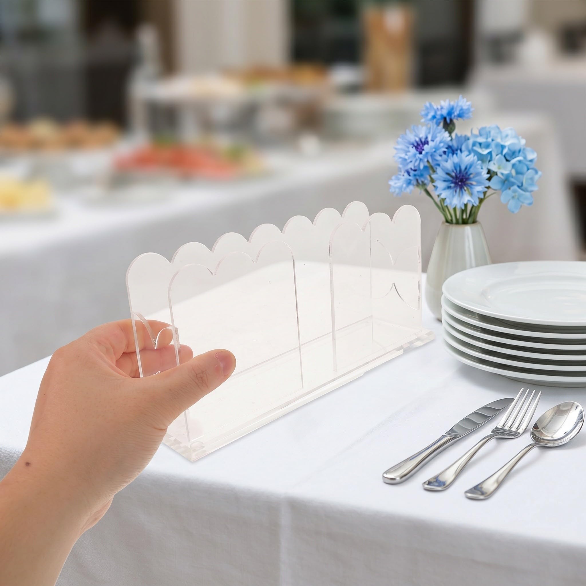 Operitacx Servilletero de acrílico transparente - Dispensador de servilletas festoneado para mesa - Soporte para toallas de mano para invitados, ideal para baño, cocina y comedor. 9 x 4,2 x 2,6