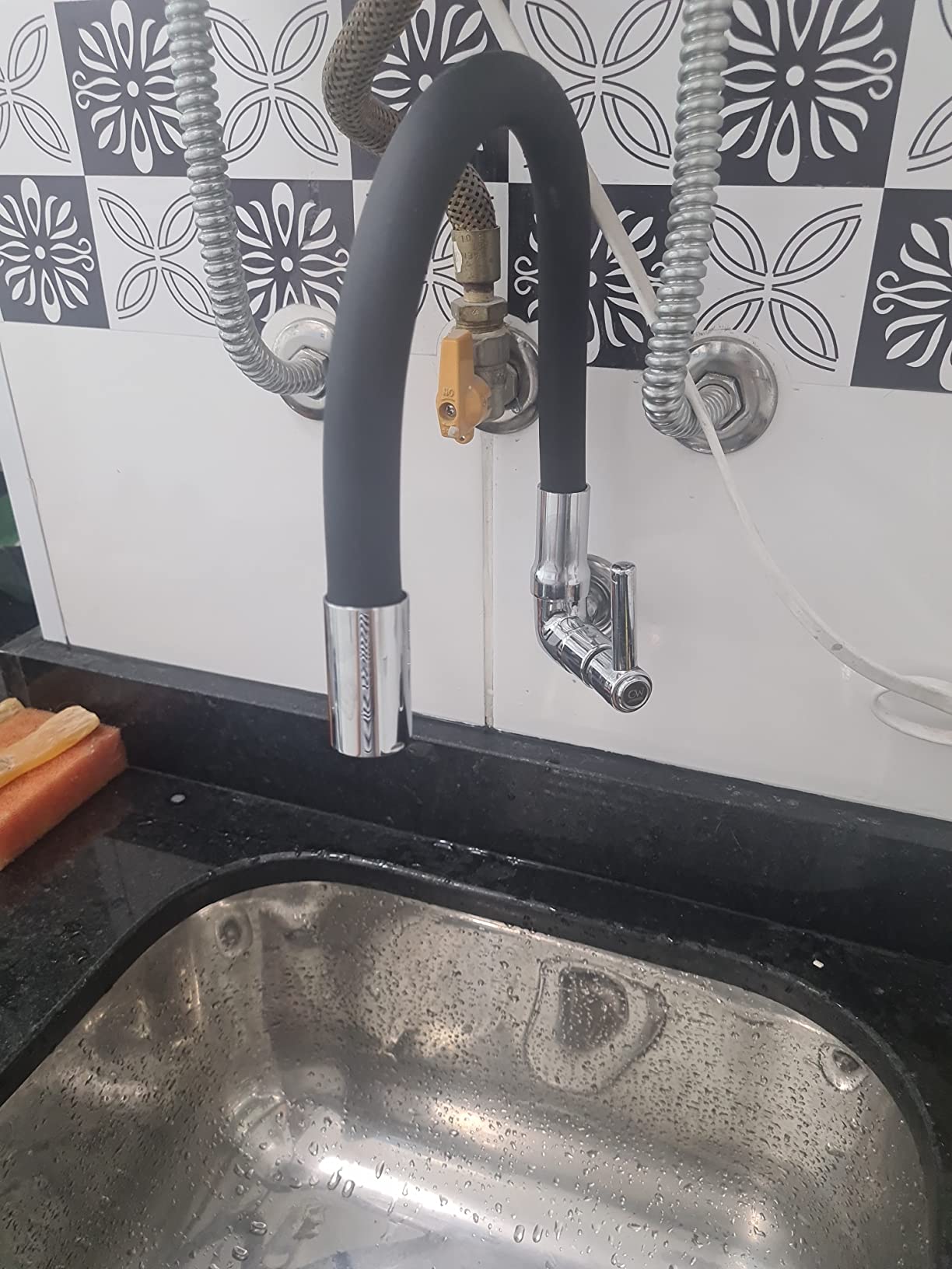 Torneira Gourmet Flexível de Cozinha Parede Preta 1/4 de Volta C51