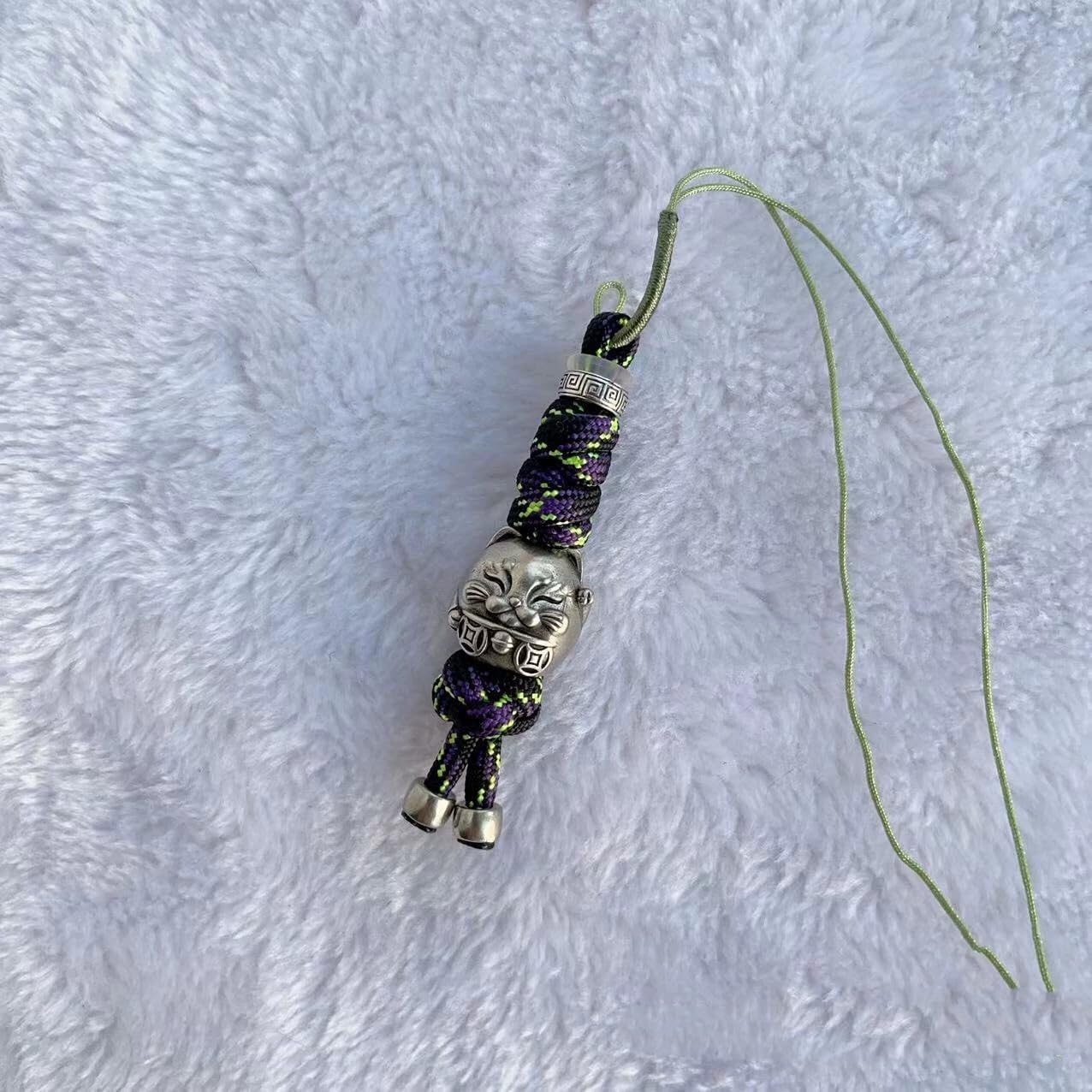 ホワイトラッキーキャット編組ロープ EDCビーズ DIYキーチェーン パラコードキーチェーンビーズ、ランヤードビーズ、真鍮チャーム、