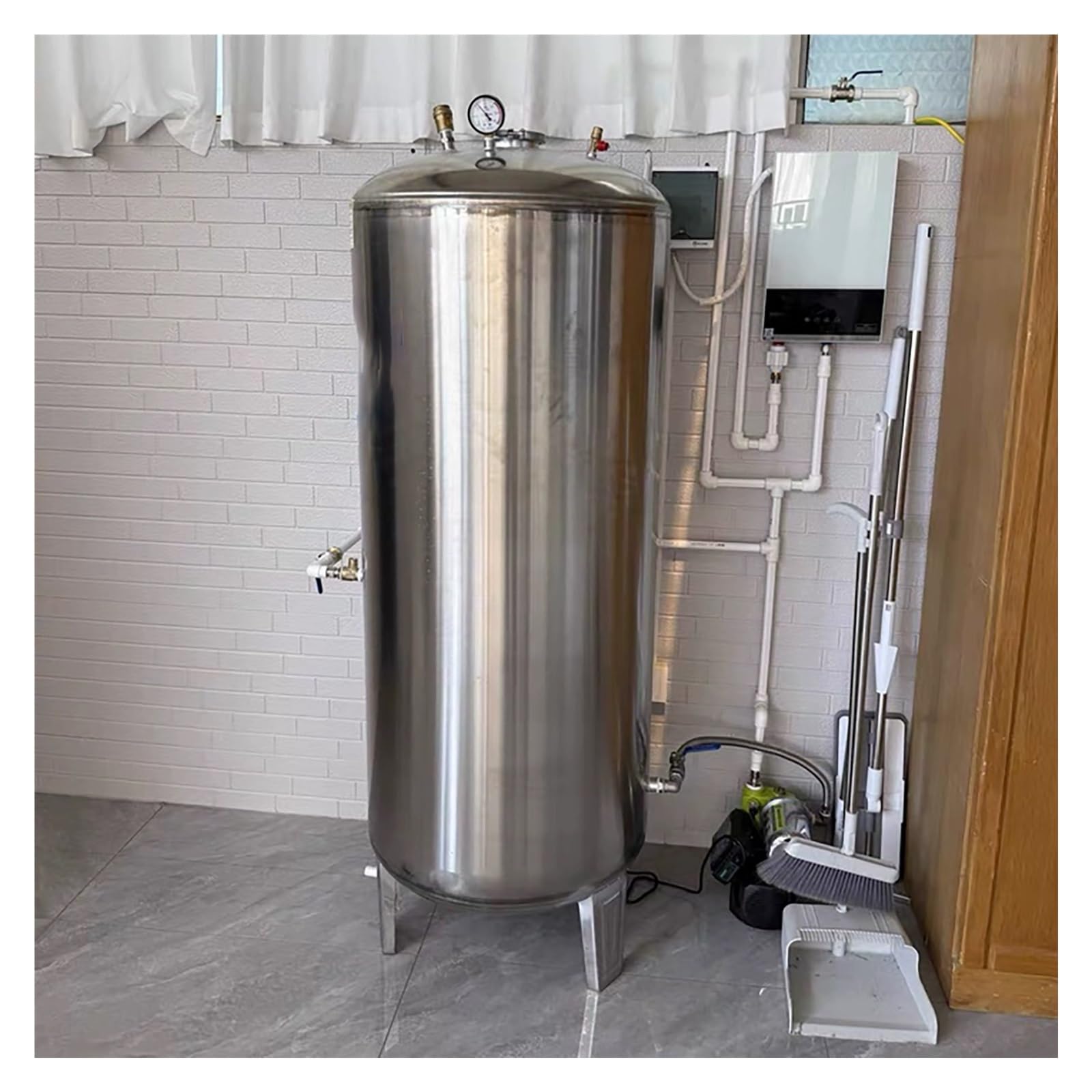 Serbatoio di stoccaggio dell'acqua dell'acciaio inossidabile con il manometro, installazione facile per i sistemi di approvvigionamento idrico domestico o industriale