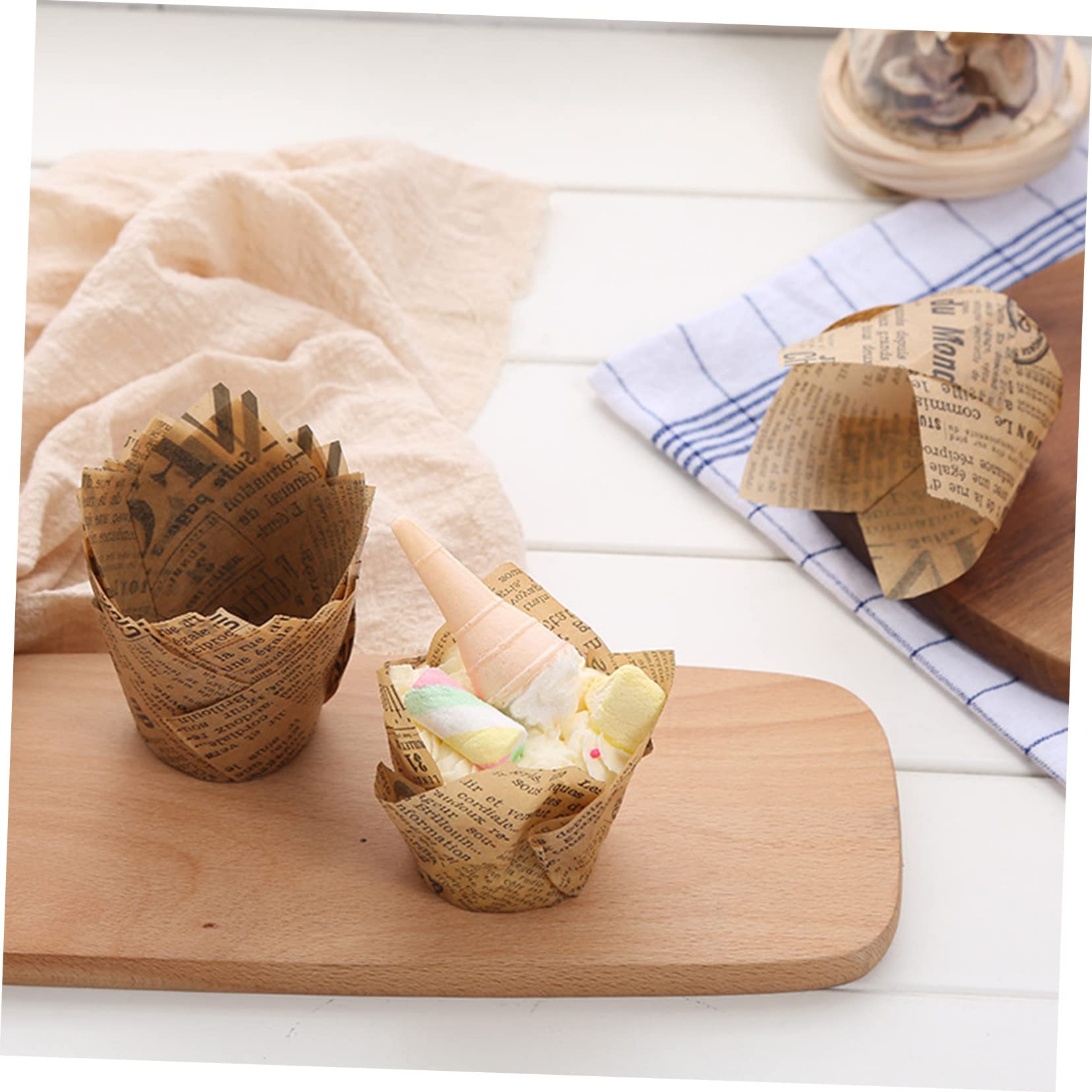 LIFKOME 400pièces Caissettes à Papier Tulipe Moules à Muffins Décoratifs Anti-huile Pour Gâteaux Pour Anniversaires Et Événements Spéciaux