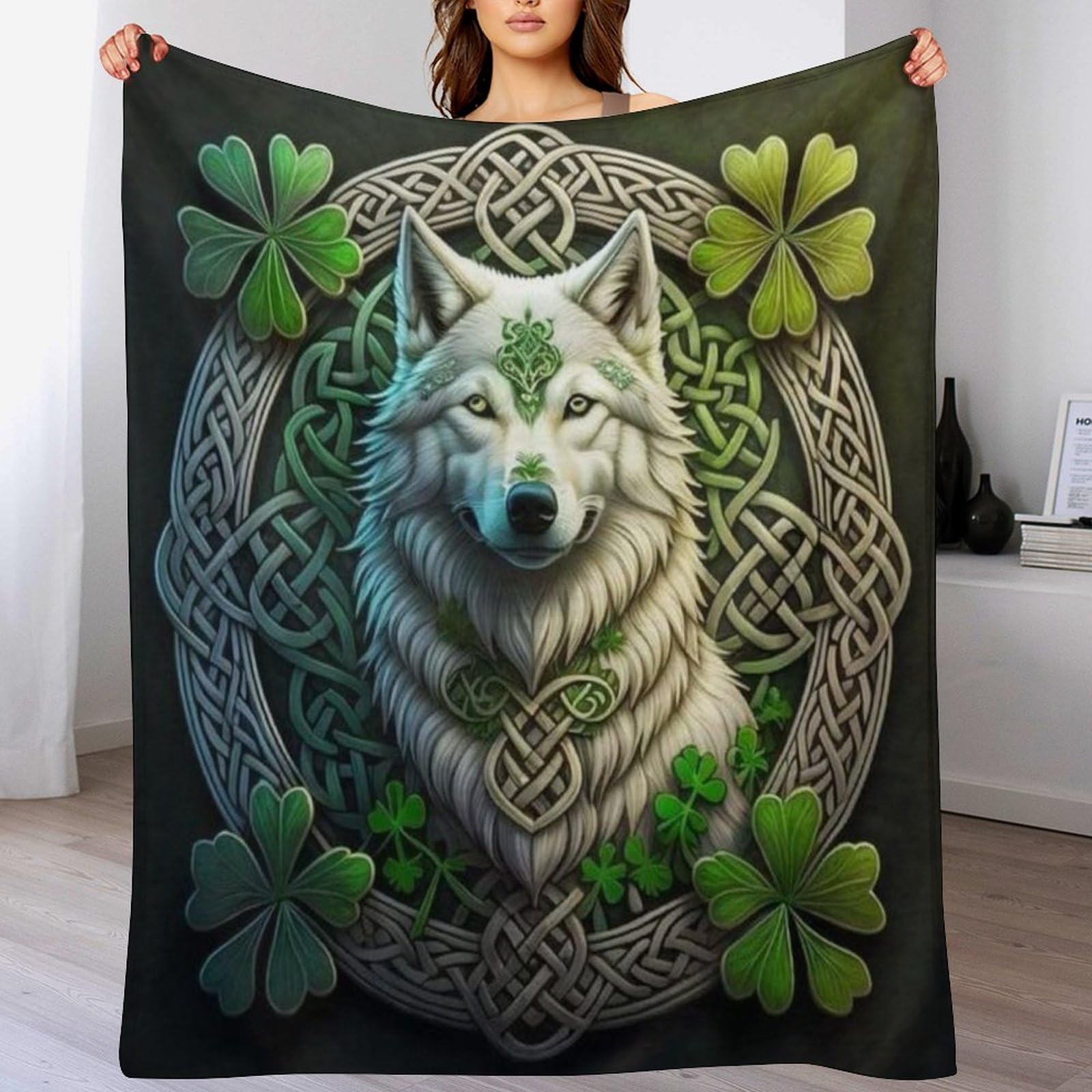 Couverture polaire loup pour des soirées cocooning chaleureuses sur le canapé du salon
