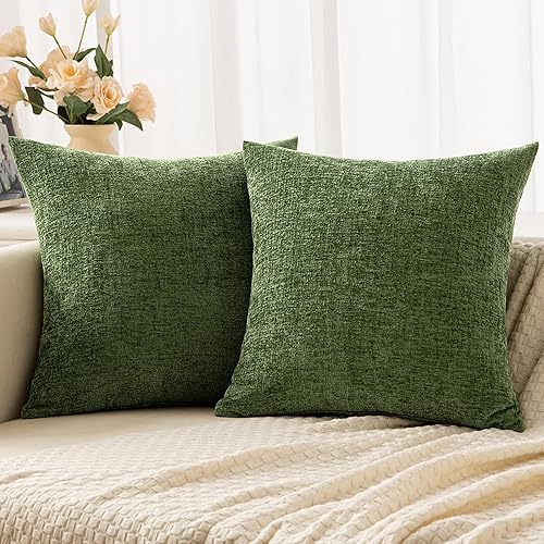 Woaboy Paquete de 2 fundas de almohada de felpilla suave de 18 x 18 pulgadas, color liso verde musgo, decoración del hogar para sofá, sala de estar
