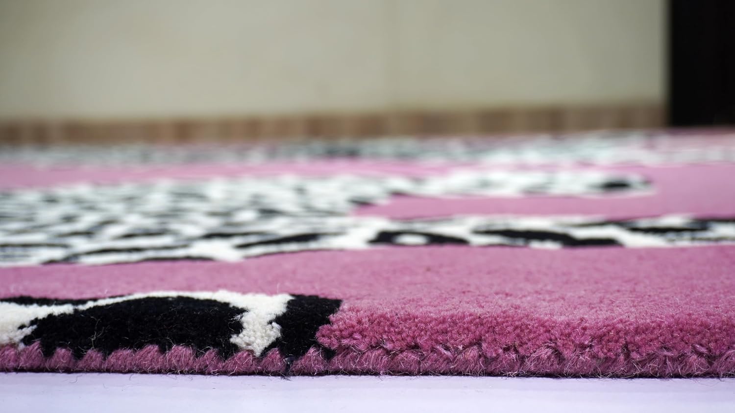 Climbing Jaguar Modern Handmade Wool Rug for Living Room, Bedroom and Dining Room (Pink, 6x9 Ft)