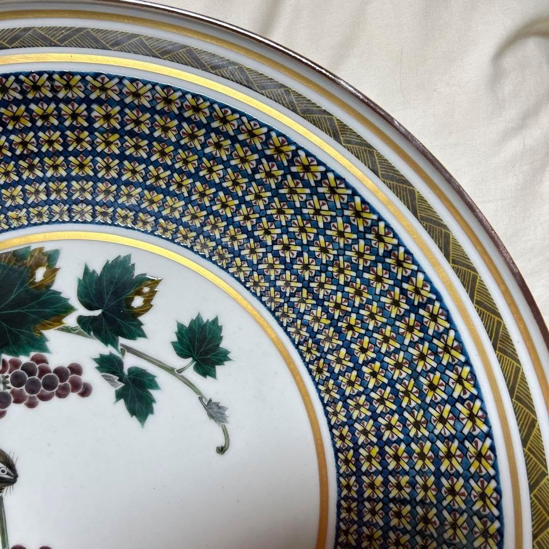 リスとブドウの陶磁器皿　武腰泰山 リスとブドウの陶磁器皿 武腰泰山 泰山窯 五.五寸皿（ぶどう