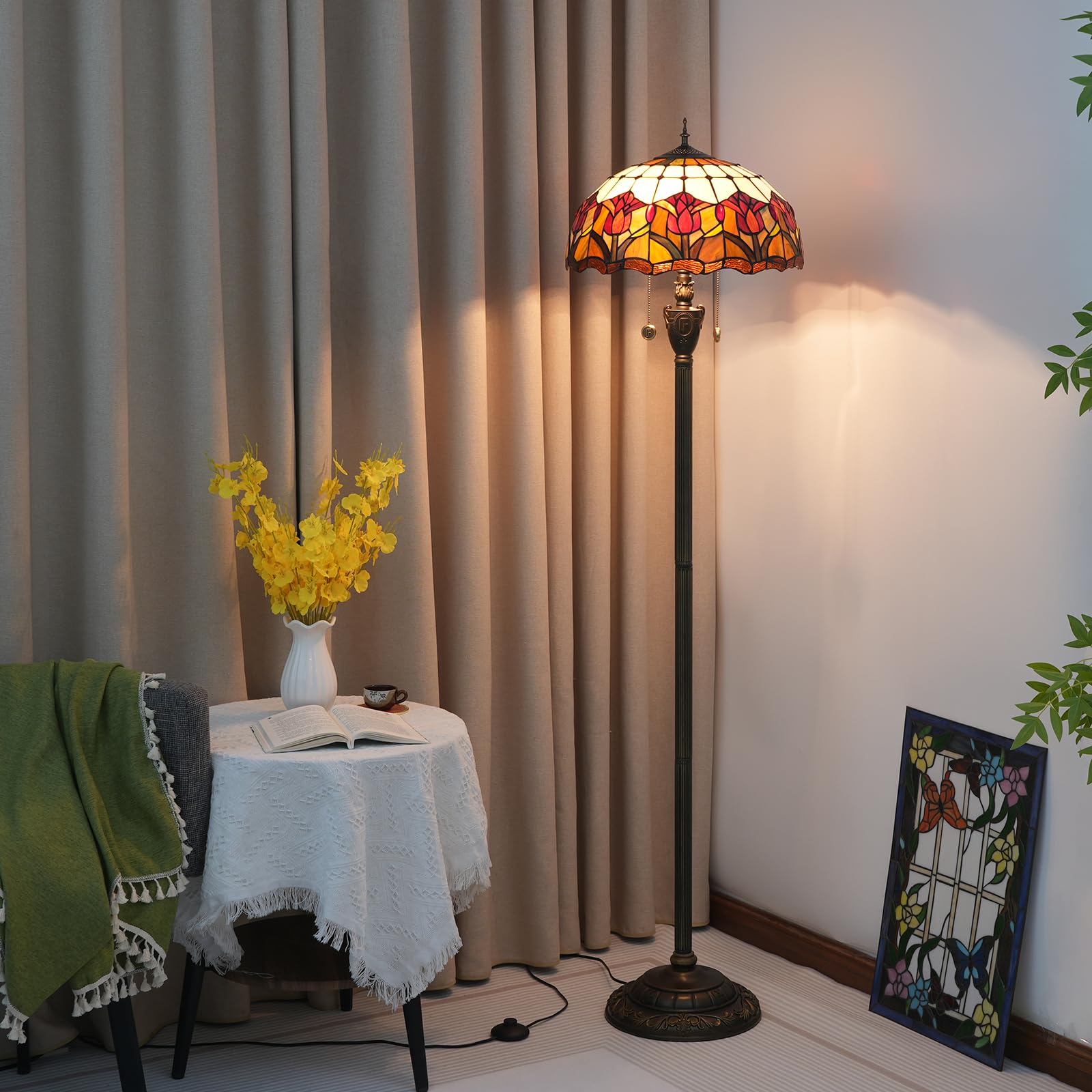 Lampa podłogowa Tiffany w stylu czerwonego tulipana Lampa podłogowa ze szkła witrażowego Jasne oświetlenie Rustykalna lampa stojąca do dekoracji wnętrz Salon Sypialnia