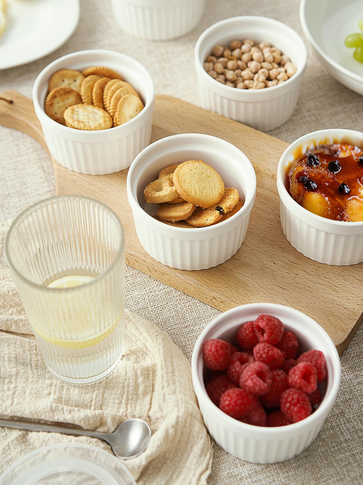 Samsle Lot de 6 ramequins en porcelaine de 236,8 g - Passent au four avec couvercle - Petits plats à soufflé pour crème brûlée, crème glacée, trempage et sauces, mini bols de cuisson en céramique