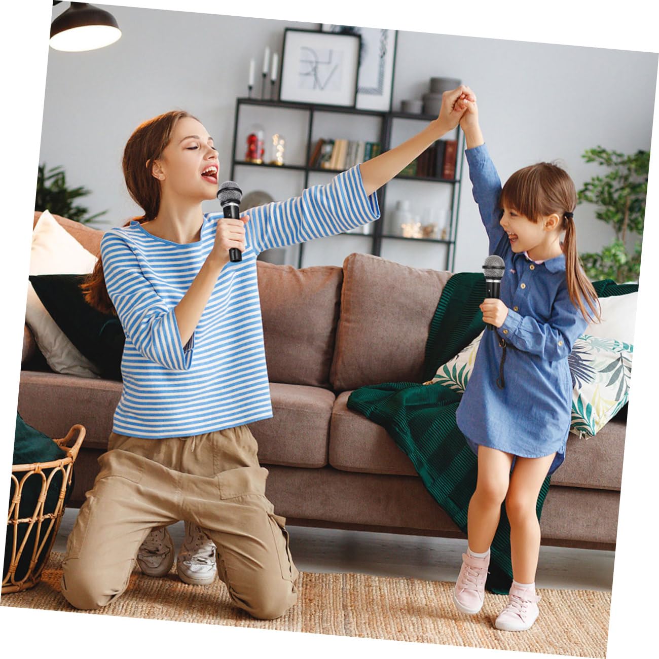 Microfono Simulato 6 Pezzi in Plastica Nero per Karaoke | Realistico e Portatile, Set da 6, per Giochi Indoor e Esibizioni su Palco