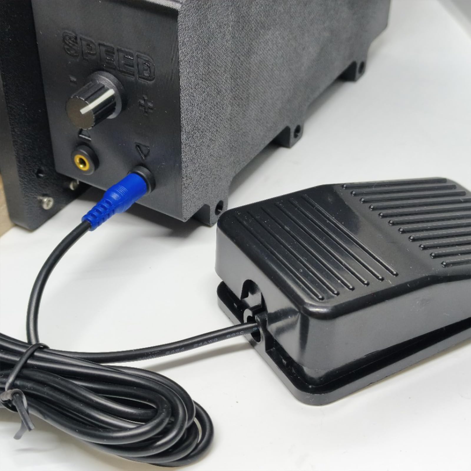 Elektryczna maszyna do kardowania wełny z włókna wełnianego, z regulowaną prędkością do przodu i do tyłu, pedałem nożnym, szybkim mieszaniem kolorów/czesanie/wirowania, do czesania i mieszania