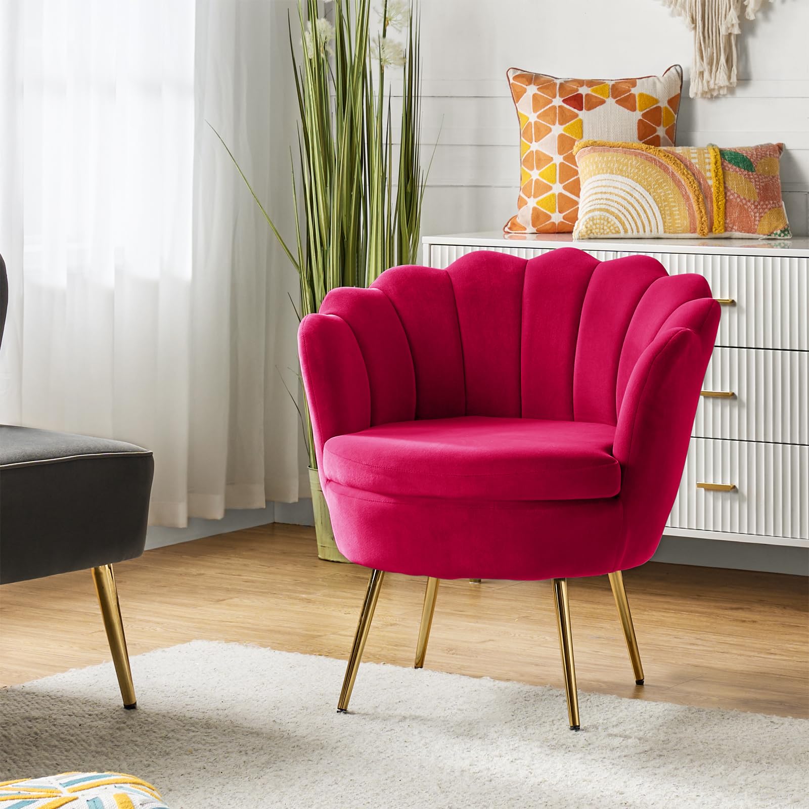 HULALA HOME Modern Velvet Accent Chair with Shell Shaped Back, Cute Living Room Bedroom Armchair with Gold Legs, Comfy Upholstered Vanity Chair for