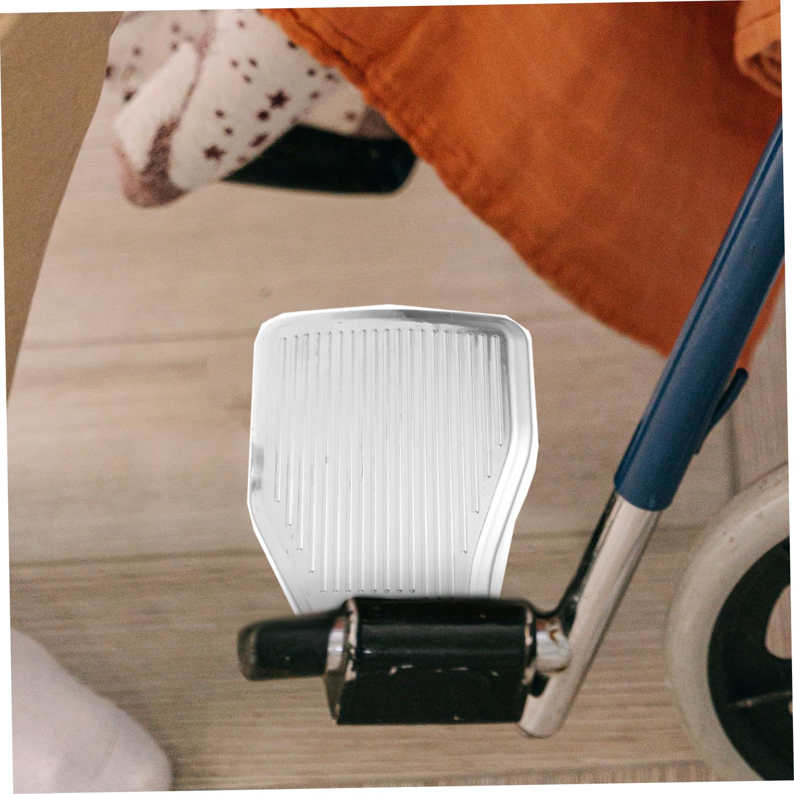 Reposapiés para Silla de Ruedas, 1 Par de Pedales Gruesos de Aleación | Plata, Repuesto, Apoyo Estable, Diseño Ergonómico, Recambios para Usuarios Movilidad Reducida